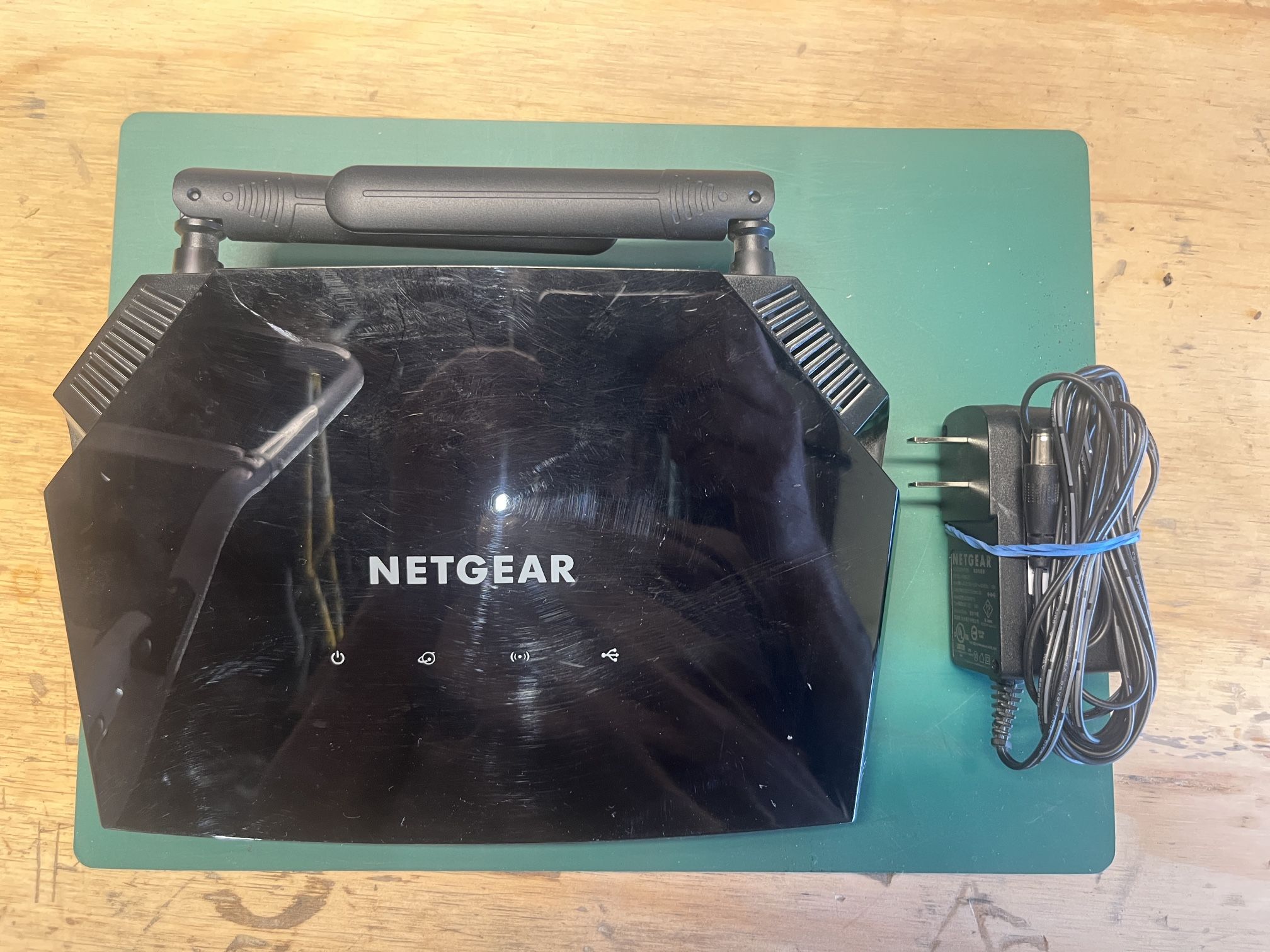 Netgear R6260 — AC1600 Smart WiFi Router Dual Band Gigabit