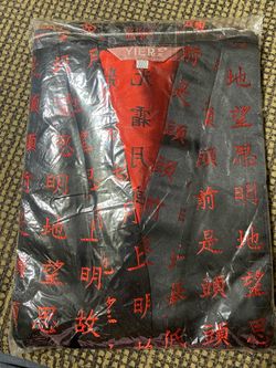 3XL YIERZ Black Robe with Red Chinese Characters