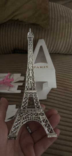13 pcs Eiffel towers with box(7pcs -7”,2pcs -3.5”, 4pcs- 2.5”) NEW pink/silver/black