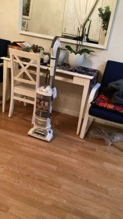Shark vacuum cleaner works perfect excellent condition level section