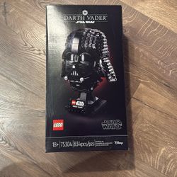 RETIRED! UNOPENED! LEGO Star Wars Darth Vader Helmet 75304