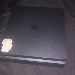 PS4 9/10 Condition NO CONTROLLER INCLUDED