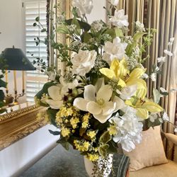 GORGEOUS  FLOWER ARRANGEMENT