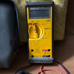 Fluke 23 Multi-Meter