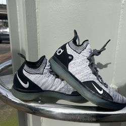 Nike Zoom KD 11 sneakers