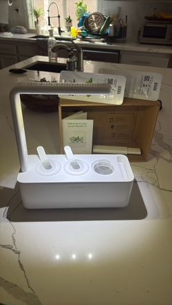 Click and Grow Smart Garden 3