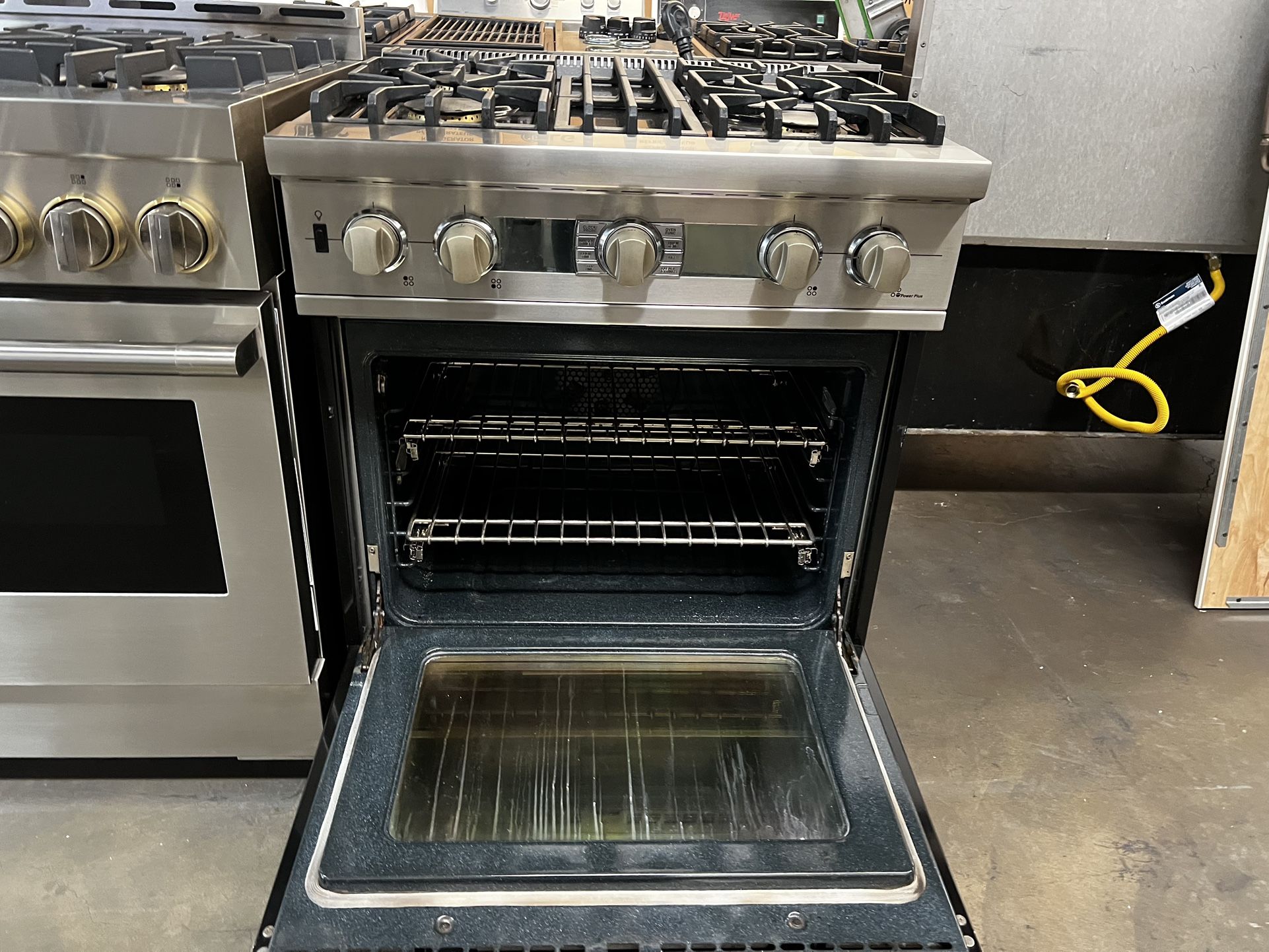 Viking Dual Fuel 30”Wide Gloss Black Range Stove