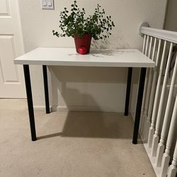 IKEA Desk  （white)