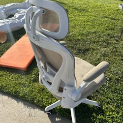 Gaming Chair, White And Color Little Dirty, But Can Be Cleaned