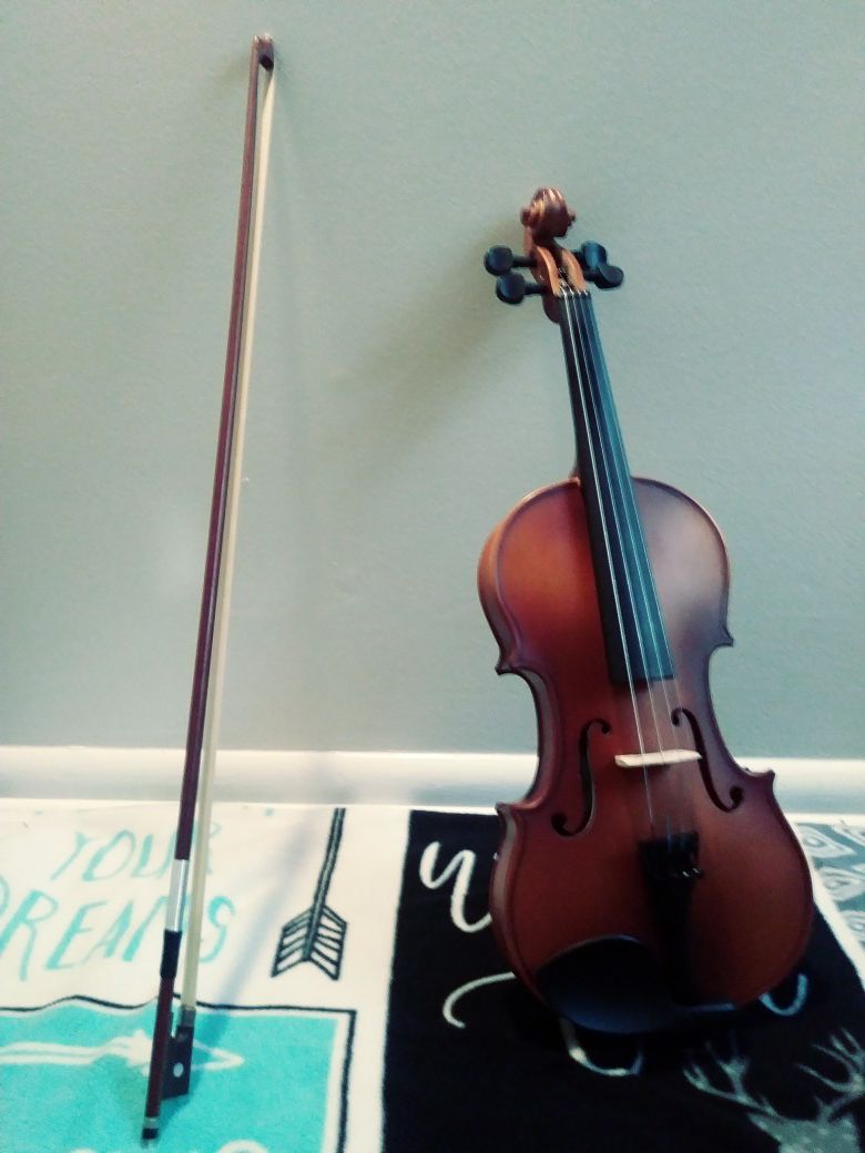 Full sized mendini violin