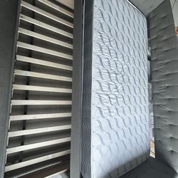 Twin trundle with mattress