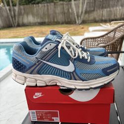 Nike Vomero Size 10.5 