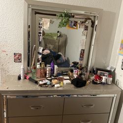 Dresser With Mirror