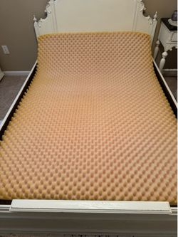 Like new Queen size foam mattress topper
