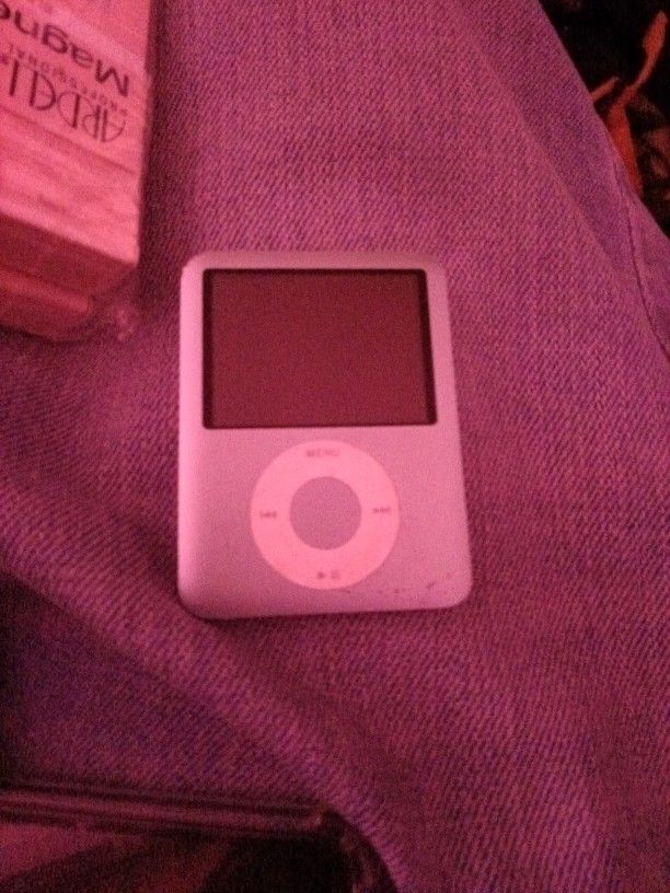I Pod 8gb 20$pick Up 