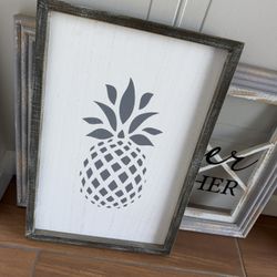 Pineapple Decor Sign 
