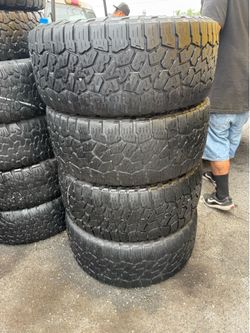 Vendo 305/55/R20 las 4 llantas falkem las 4 por $200