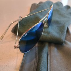 DIFF polarized Blue Mirrored Silver Colored Aviator Framed  Sun Glasses Shades. 