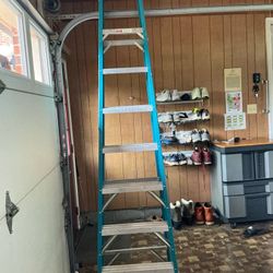 8 Ft Werner Fiberglass Ladder 