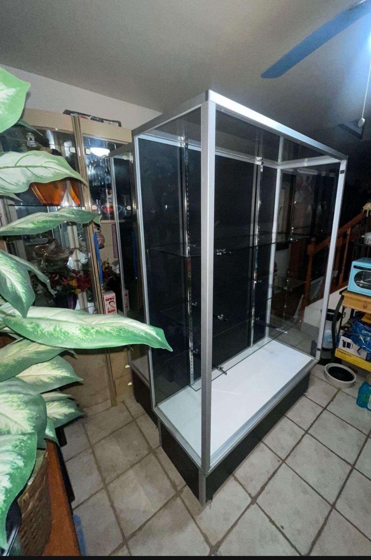 One - Extra Vision Aluminum Frame All Glass Sliding Doors Wall Case Display Showcases With Wheels Future Adjustable Shelves