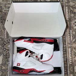 Jordan 5 Retro Fire Red Black Tongue size 10.5 men new
