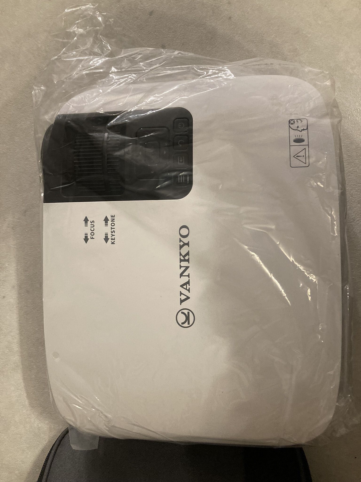 Vankyo projector