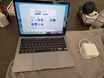 MacBook Pro 13-inch 2020 Four Thunderbolt 3 ports 16gb i5