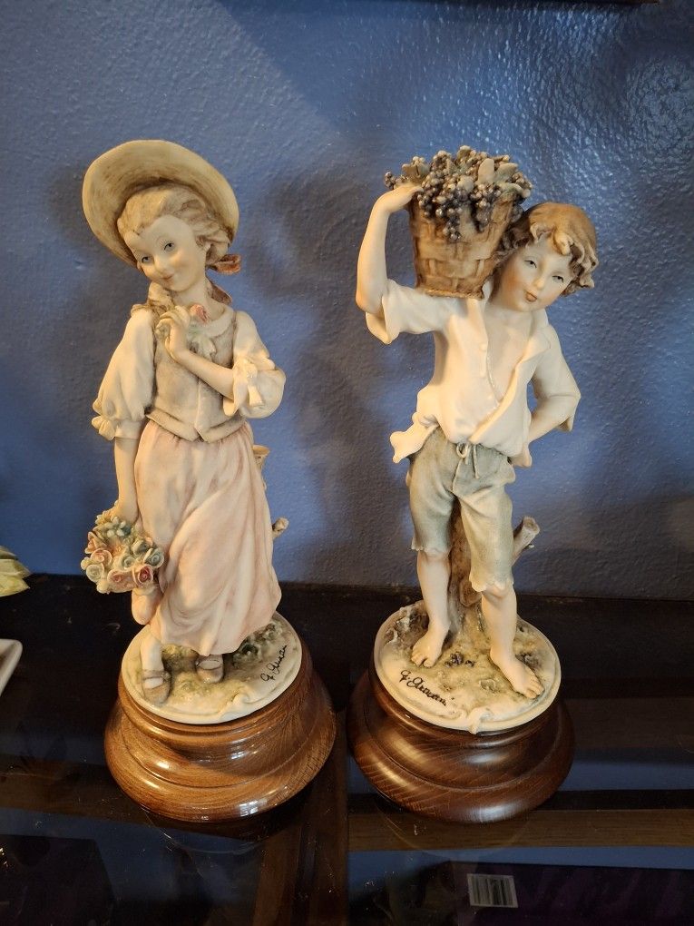 Two BEAUTIFUL VINTAGE GIUSEPPE ARMANI FIGURING CAPODIMONTE PERFECT CONDITION