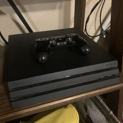 PS4 Pro + 2 Controllers 