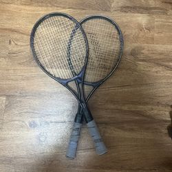 Tennis racquet