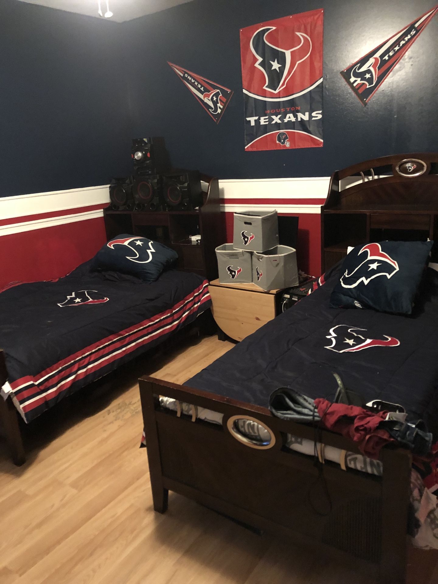 2 twin beds w all TEXANS BEDDING