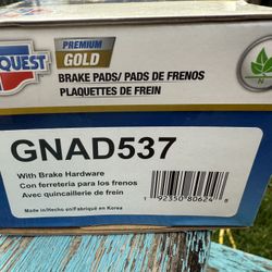 NEW CAR QUEST PREMIUM GOLD CERAMIC FRONT BRAKE PADS NR GNAD833 