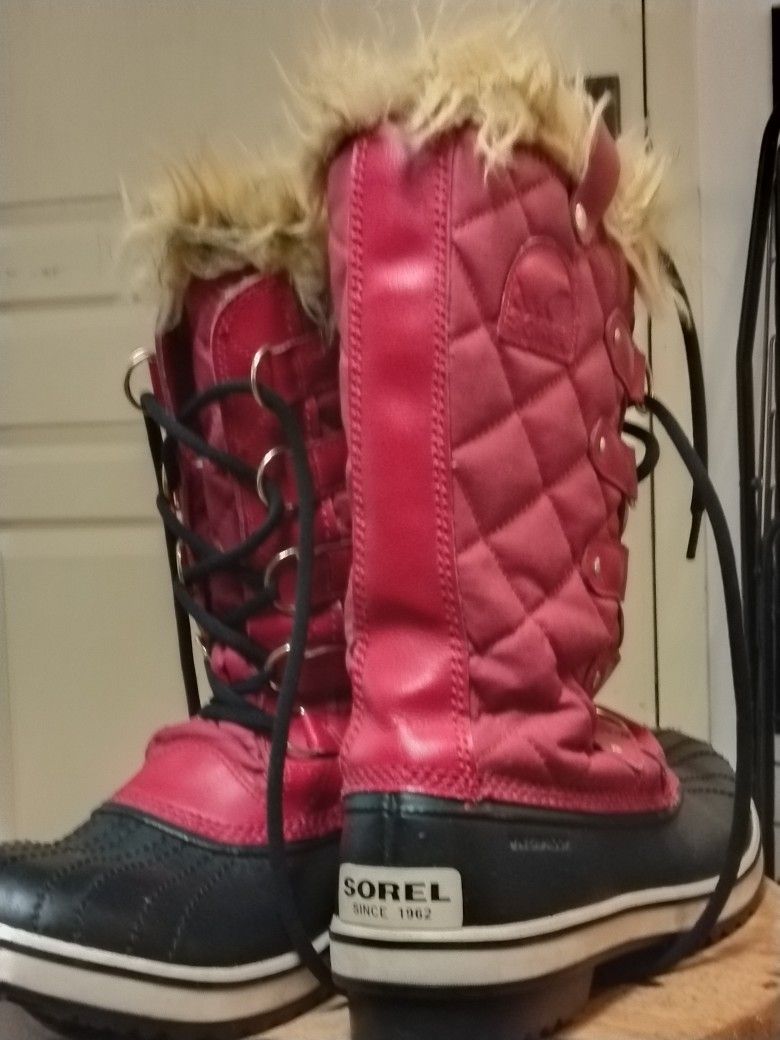  SOREL WOMANS BOOTS  SIZE 9