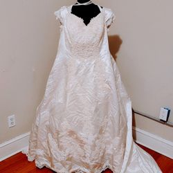 Plus Size White Cap Sleeve Wedding Gown Sz 24w