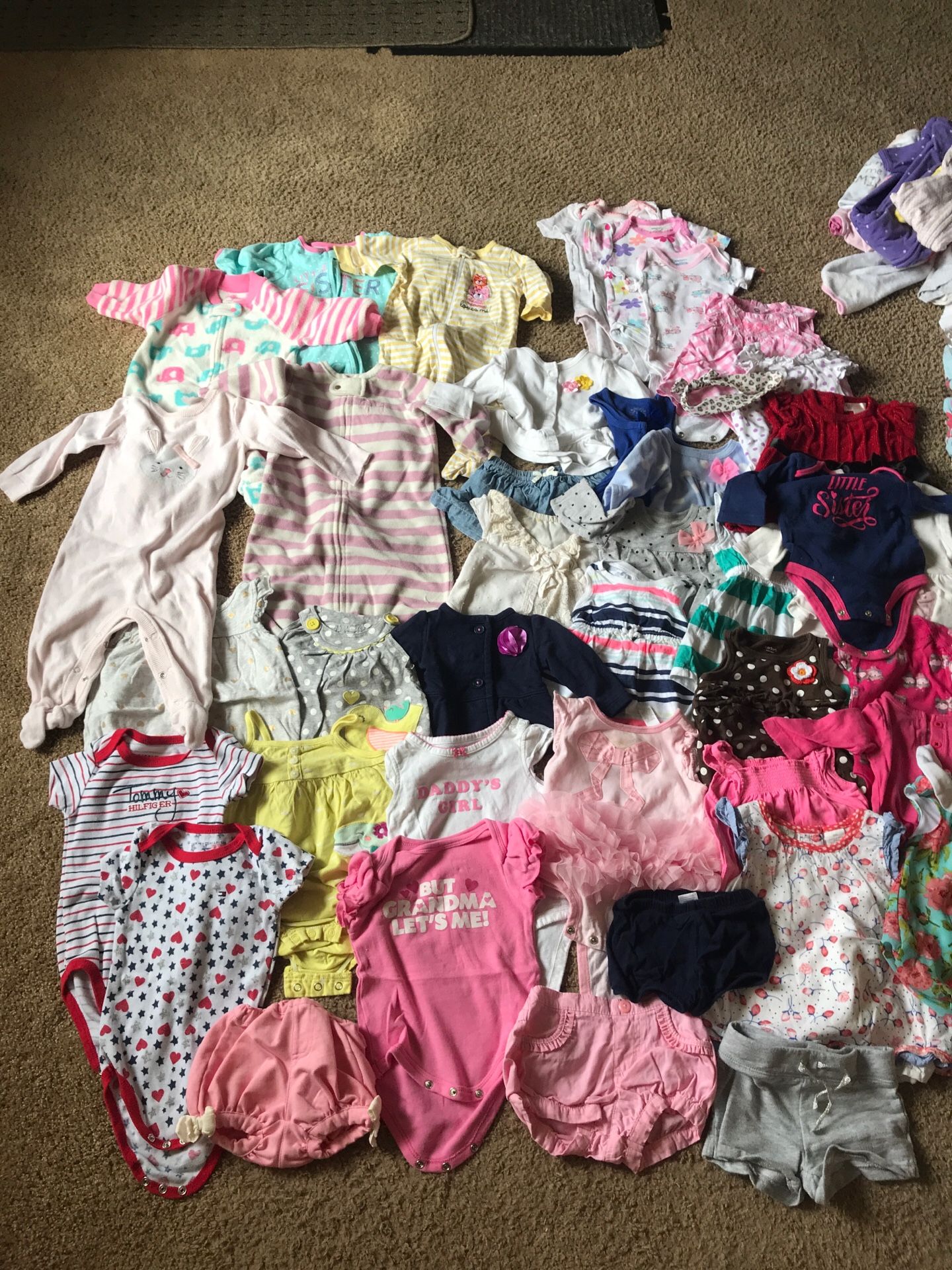 Absolutely adorable approved baby girl clothing 0-6months - 40 pieces