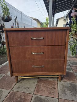 Vintage Mid Century Modern 3-Drawer Walnut Dreser with Original Handles &  Capped Tapered Legs