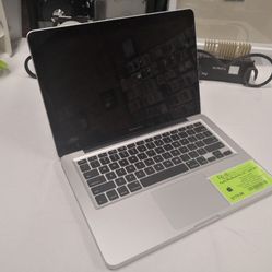 Apple MacBook Pro 13" Late 2011 with i5 @2.4GHz, 4GB RAM, 240GB SSD, 13.3" Screen