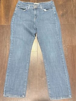 Women’s Levi’s Classic Straight Jeans – Size 10 1618
