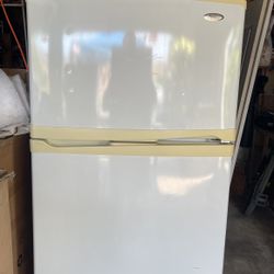 Whirlpool Top Freezer Water And Ice Maker Gold Series 