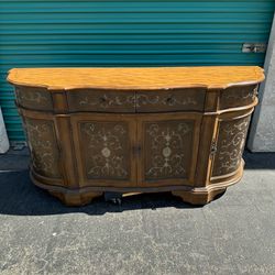 Sideboard buffet cabinet