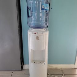 Water dispenser with 5-gallon jug included