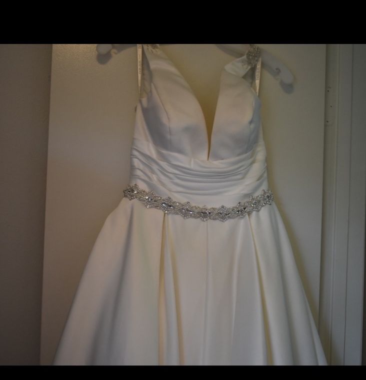 Size 4 Wedding Dress W/ Veil