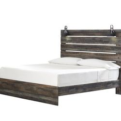 Drystan Brown King Panel Bed

