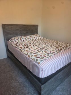 Signature by Ashley Queen bed