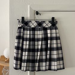 black and white plaid pleated skirt