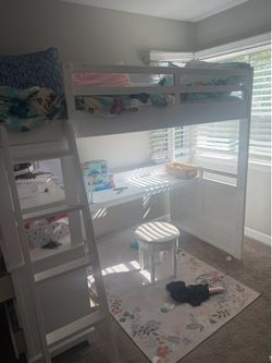 Kids bed / vanity