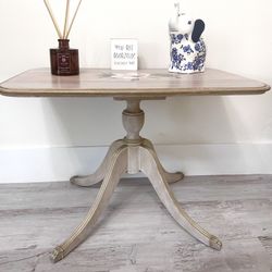 Wood Accent Table  🛋️ 🛋️ 🛋️ (NO OFFERS.   (Decors Not Included🛋️ It’s Available