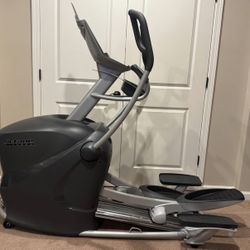 Octane Q37xi Elliptical with Deluxe Console and Cross Circuit+ Kit
