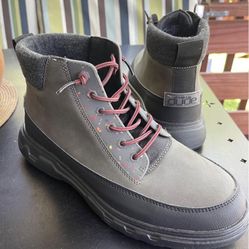 HEY DUDE Women Boots size 8 for Sale in Lancaster, PA - OfferUp