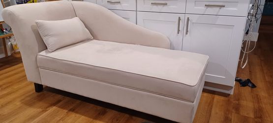 Lounge chair with storage